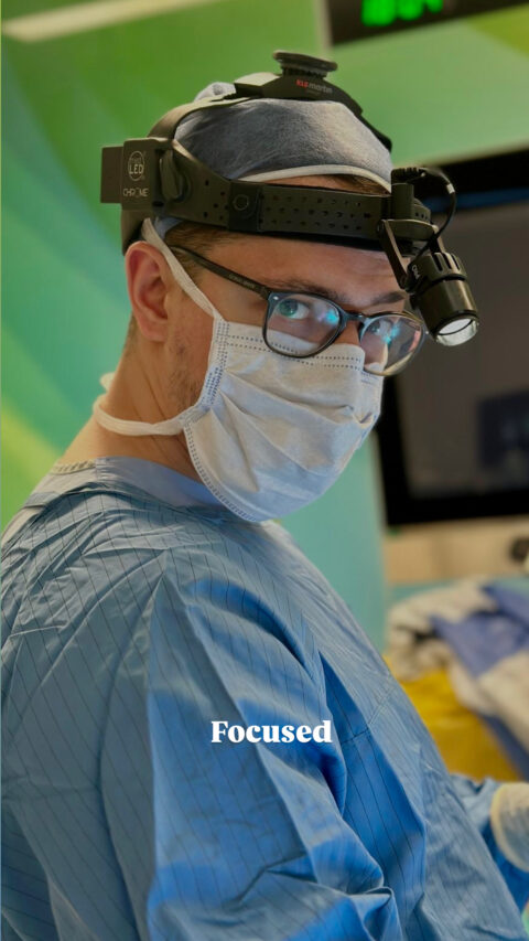 Op. Dr. Erdal Erkoç ameliyathanede