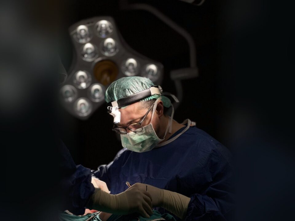 Op. Dr. Erdal Erkoç performing modern piezo rhinoplasty in the operating room