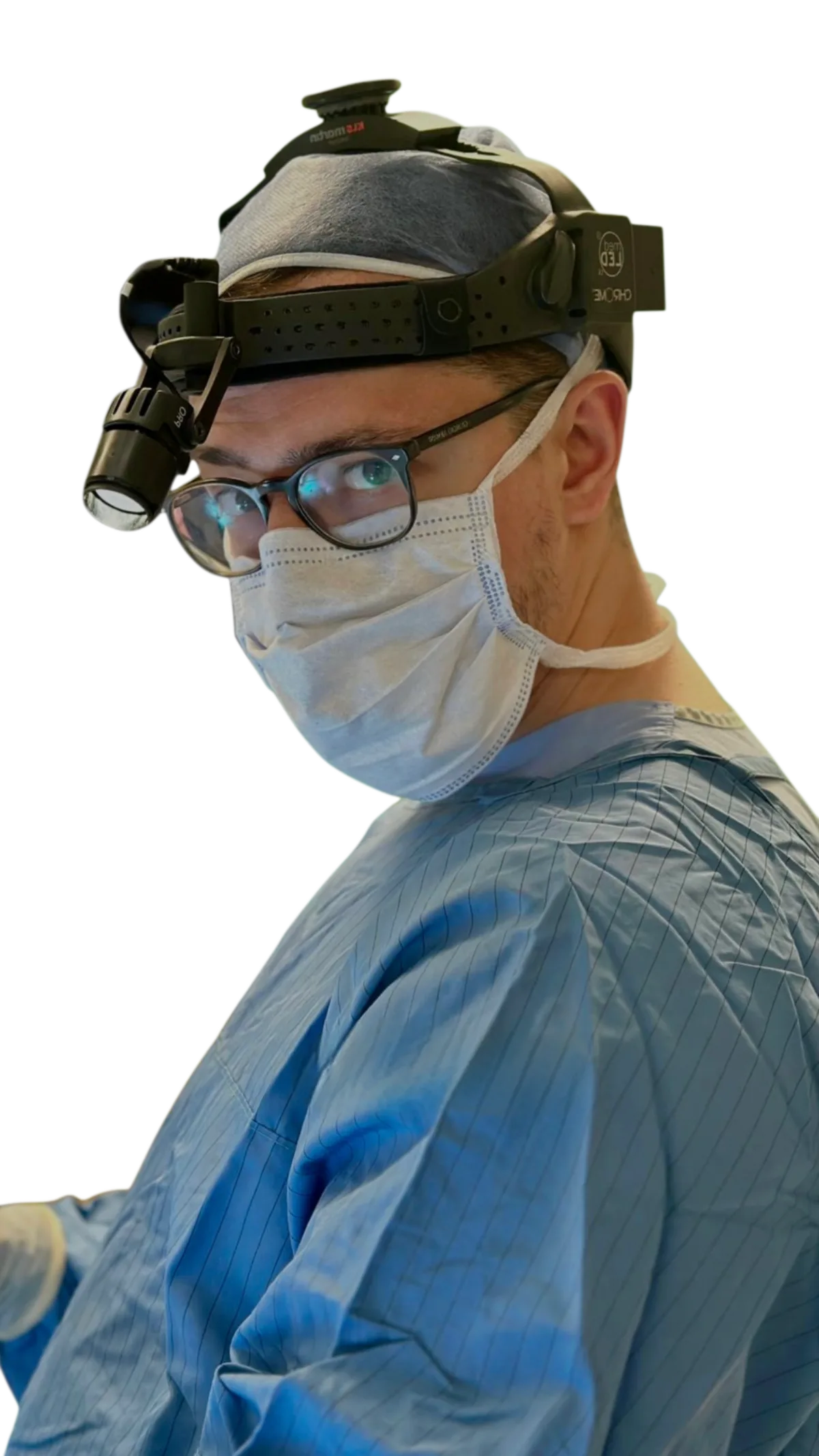 Op. Dr. Erdal Erkoç wearing a surgical headlight and mask